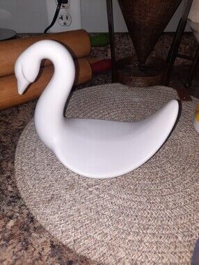 White Ceramic Swan Soap/towel  Dish